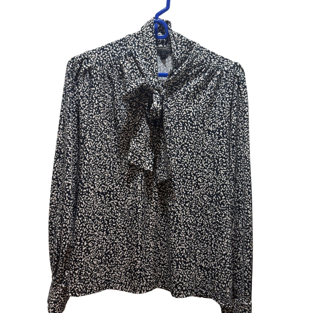 Banana Republic Black, White and Tan Patterned Blouse